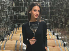 Just say Wine, il vino diventa racconto nelle parole di Ilaria Cappuccini. Dalle cantine ai social, la creator porta il vino fuori dal linguaggio tecnico e lo avvicina ai giovani attraverso storie, esperienze, territori ed educazione al bere consapevole Ilaria Cappuccini