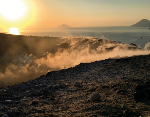 Le rotte di Aeroitalia. Caro diario, siamo alle Eolie vulcano