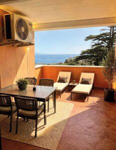 terrazza affacciata sul mare