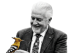 Lo sapevi che… Eugenio Montale: il premio Nobel che preferiva i limoni agli allori Ritratto illustrato di Eugenio Montale con un’upupa tra le mani, su sfondo nero.